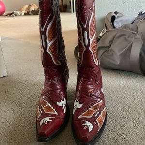 Size 8 red cowboy boots